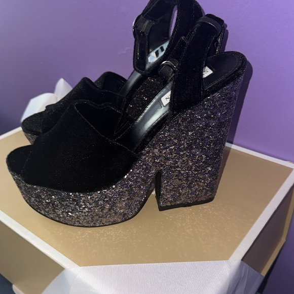 SALE‼️Steve Madden Platform Sandals - Picture 2 of 3